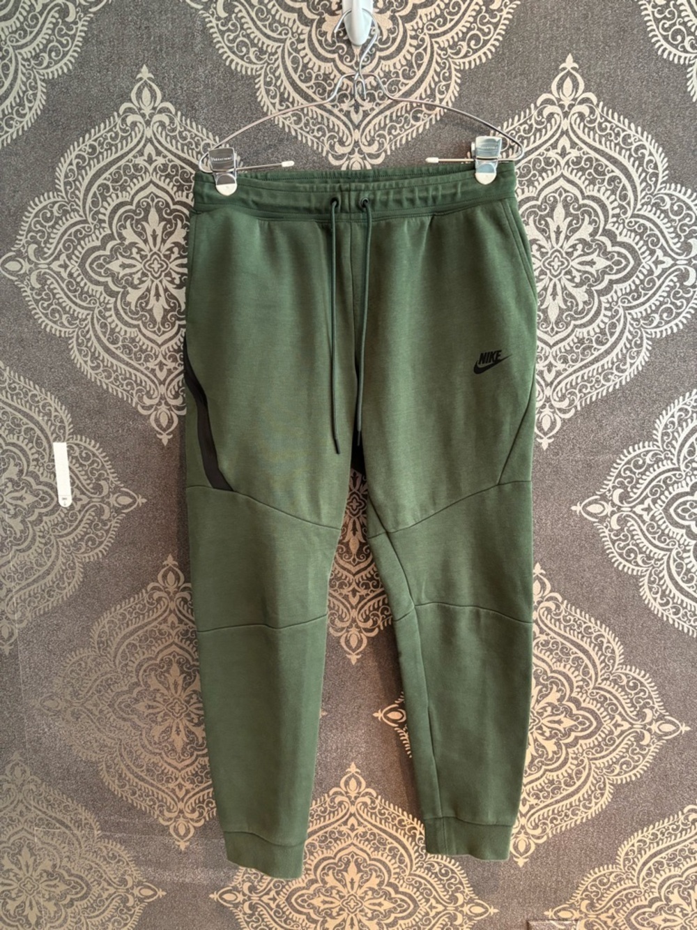Nike Men's Olive Green Athletic Joggers